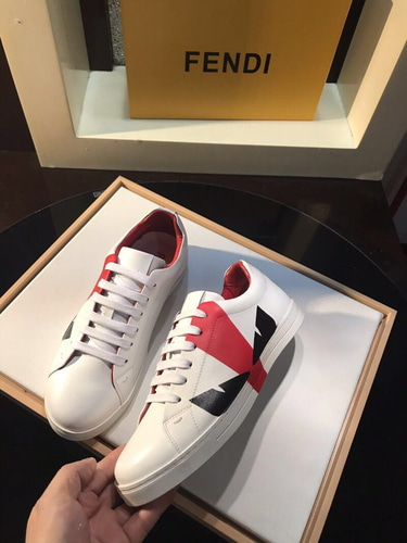 FENDI 펜디 버그 스니커즈
