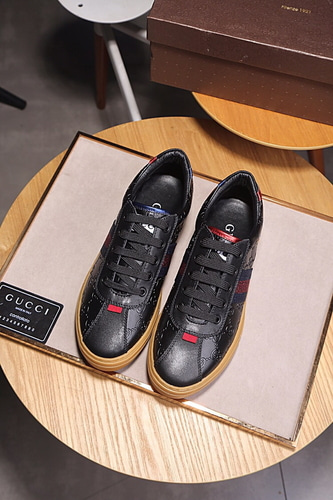 GUCCI 구찌 GG레더 스니커즈