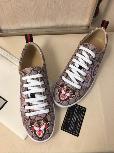GUCCI 구찌 타이거 스니커즈