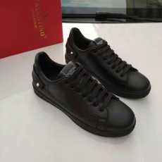 VALENTINO 발렌티노 언타이틀락 스터드 스니커즈