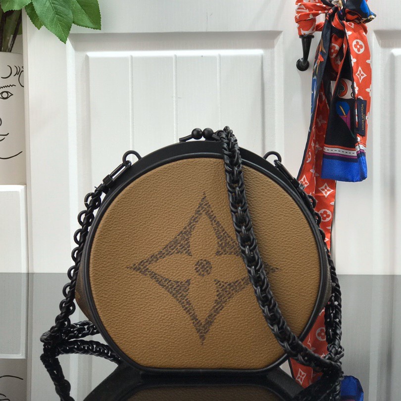 LOUIS VUITTON 루이비통 여성용 자이언트 샤포 체인 숄더백