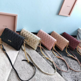 MIUMIU  미우미우 마테라쎄 가죽 미니백 5BH080