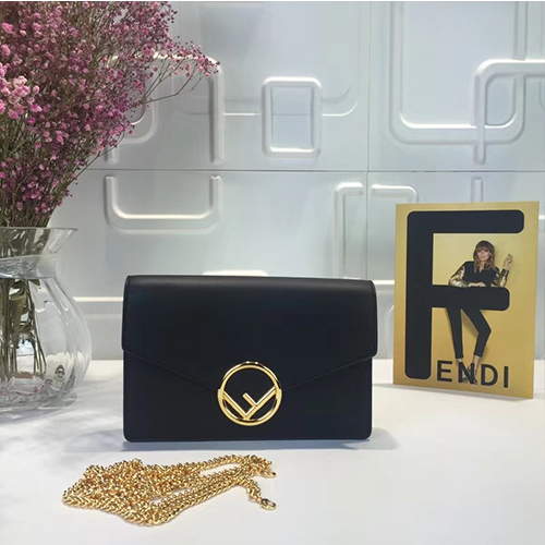 FENDI 펜디 로고 체인지갑 WOC