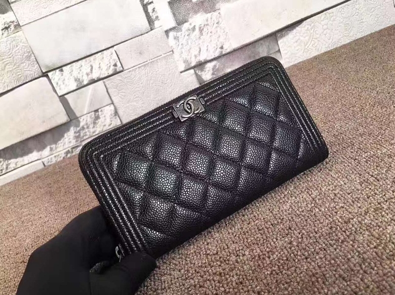 CHANEL 샤넬 보이 캐비어 빈티지은장 지퍼돌이 장지갑