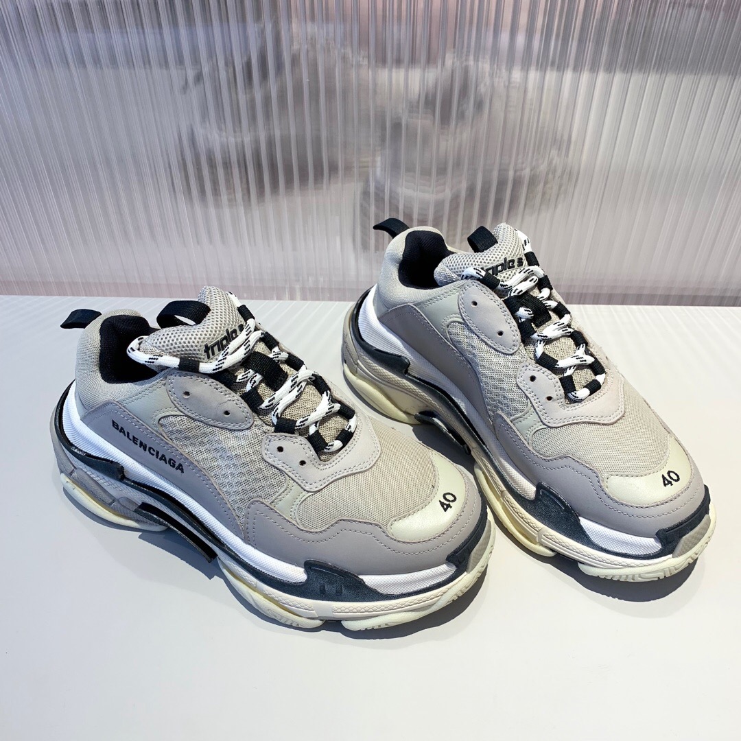 BALENCIAGA 발렌시아가 트리플S 남여 공용 스니커즈1