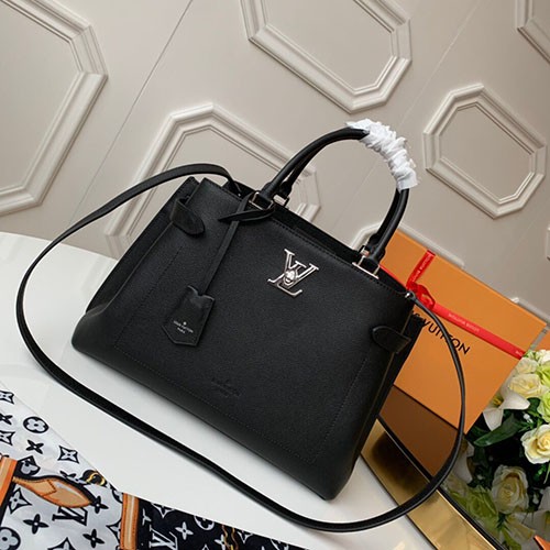 LOUIS VUITTON 루이비통 LOCKME DAY M53730 봄신상