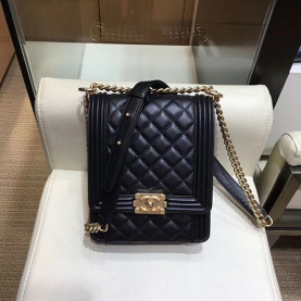 CHANEL 샤넬 미니 램스킨 리보이백 A0S0130