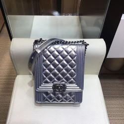 CHANEL 샤넬 보이백 A00130