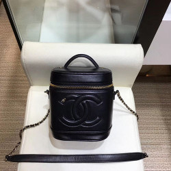 CHANEL 샤넬 CC 라우드 배니티 케이스백 AS20105