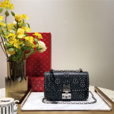 DIOR 디올 체인숄더백 21CM D8090
