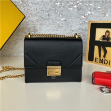 FENDI 펜디 KAN U MINI 숄더백 F8827