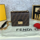 FENDI 펜디 KAN U 숄더백 19CM F5829