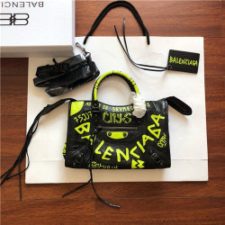 BALENCIAGA 발렌시아가 클래식 시티 30CM B691513 신상