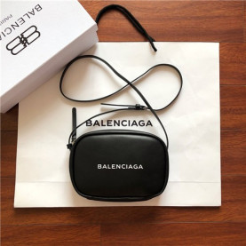 BALENCIAGA 발렌시아가 카메라백  25CM B70098-1 신상