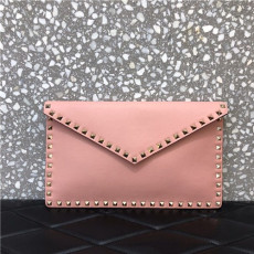 VALENTNIO 발렌티노 락스터드 엔벨롭 클러치 30CM V632010-4