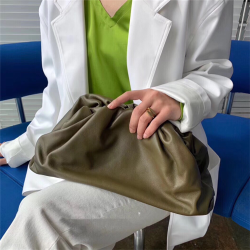 BOTTEGA VENETA 보테가베네타 버터카프 파우치백 라지 576227