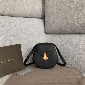 BOTTEGA VENETA 보테가베네타 앵글 BV576643