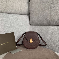 BOTTEGA VENETA 보테가베네타 앵글 BV576643 신상