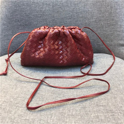 BOTTEGA VENETA 보테가베네타 버터카프 더 파우치백 BV2300-2