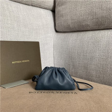 BOTTEGA VENETA 보테가베네타 버터카프 미니 파우치백  585855-4