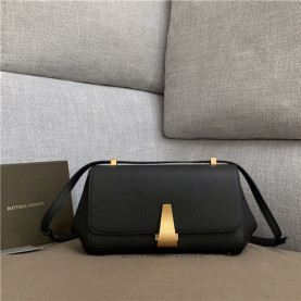 BOTTEGA VENETA 보테가베네타 숄더백 B592139