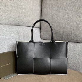 BOTTEGA VENETA 보테가 베네타 슬립백 BV609175