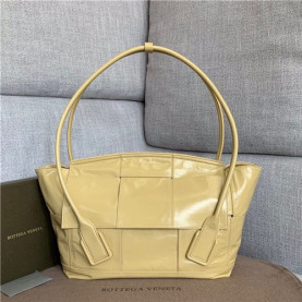 BOTTEGA VENETA 보테가베네타 맥시 아르코 슬라우치 BV618464