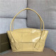 BOTTEGA VENETA 보테가베네타 맥시 아르코 슬라우치 BV618464