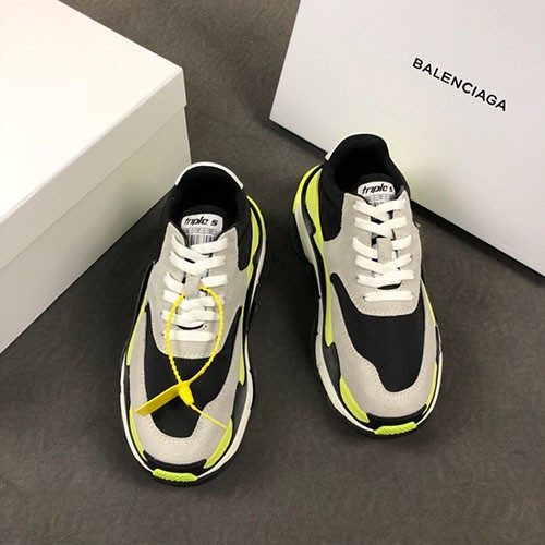 BALENCIAGA 발렌시아가 트리플S 남여공용 스니커즈 A717638380