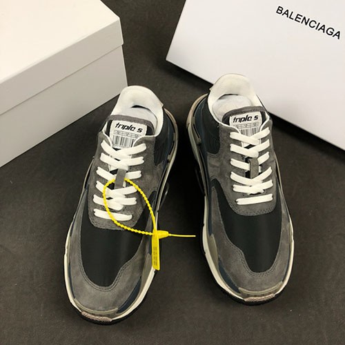 BALENCIAGA 발렌시아가 트리플S 남여공용 스니커즈 A717638380