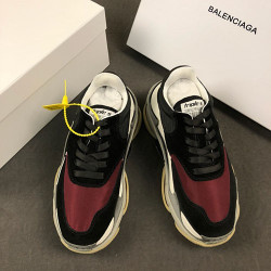 BALENCIAGA 발렌시아가 트리플S 남여공용 스니커즈 A717638380