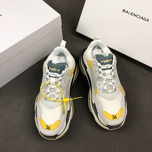 BALENCIAGA 발렌시아가 트리플S 남여공용 스니커즈 A717638360