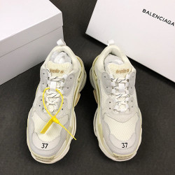 BALENCIAGA 발렌시아가 트리플S 남여공용 스니커즈 A717638360