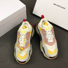 BALENCIAGA 발렌시아가 트리플S 남여공용 스니커즈 A717638360