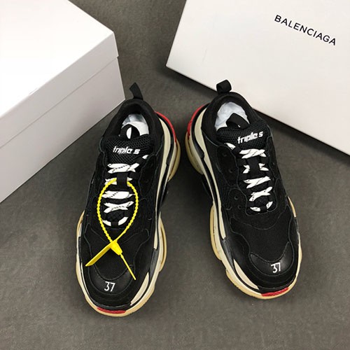 BALENCIAGA 발렌시아가 트리플S 남여공용 스니커즈 A717638360