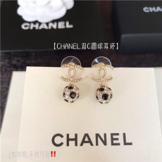 CHANEL 샤넬 귀걸이 C8000 2020/신상 (정품과 비교가능한 퀄리티 )