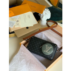 LOUIS VUITTON 루이비통 포쉐트 볼가 숄더백 M68688 2020/신상