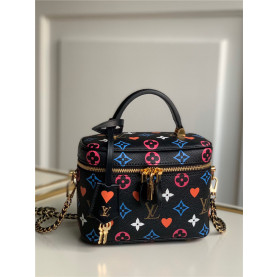 LOUIS VUITTON 루이비통 신상 게임 온 베니티 PM M57482 신상