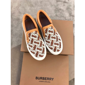 BURBERRY 버버리 남성용 슬립온 B64050