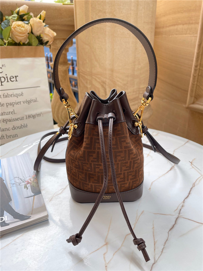 FENDI 펜디 몬트레조 미니 버킷백 F64010