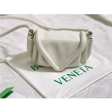 BOTTEGA VENETA 보테가베네타 비크 크로스백 B658521 2COLOR