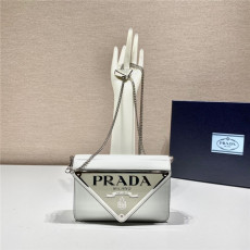 PRADA 프라다 맥시 트라이앵글 로고 체인 숄더백 1BH189 2COLOR
