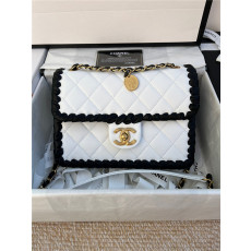 CHANEL 샤넬 플랩백 22CM AS6705 2COLOR