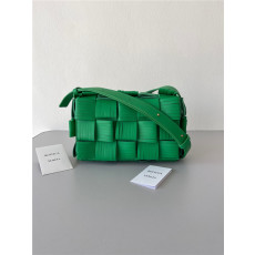 BOTTEGA VENETA 보테가베네타 카세트백 미듐 B80400 2COLOR