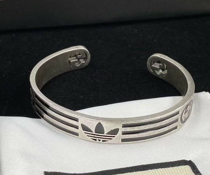 GUCCI 구찌 아디다스 x cuff bracelet