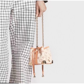 LOUIS VUITTON 루이비통 여성 노에 퍼스 LV 참