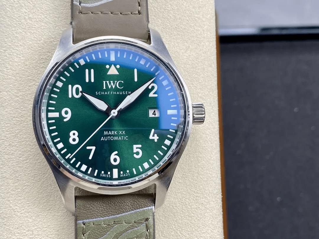 IWC 아이더블유씨 빅 파일럿 마크 20 레이싱그린 그레이스트랩