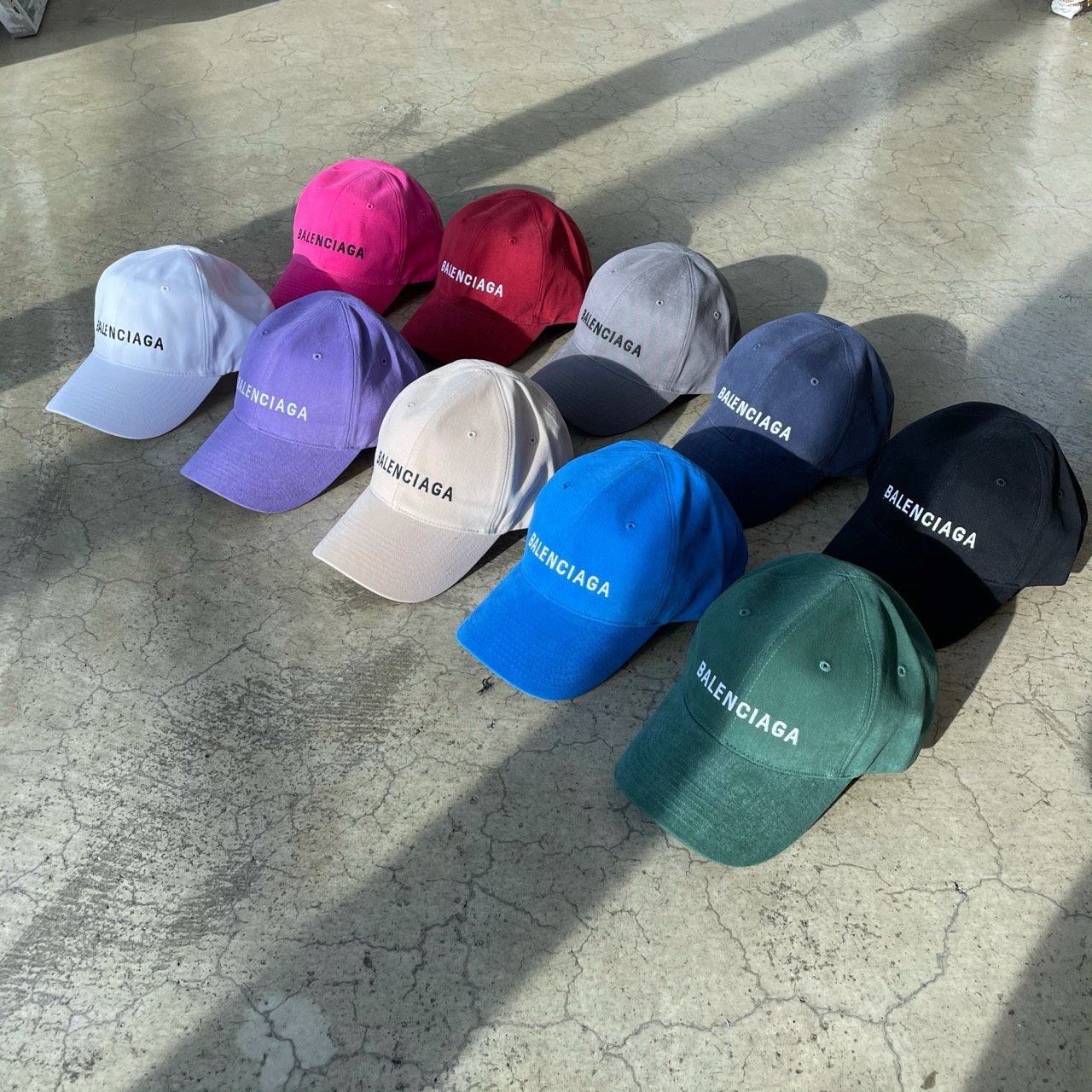 BALENCIAGA 발렌시아가 뉴로고 볼캡