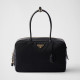 PRADA  프라다 자물쇠 라지 리나일론 및 가죽 탑 핸들백 1BB131