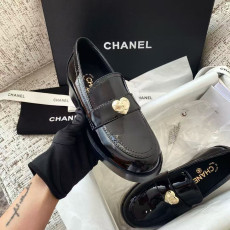 CHANEL 샤넬 하트 턴락 여성로퍼